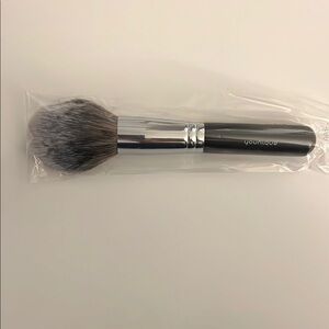 Younique Setting Powder Brush with Black Handle